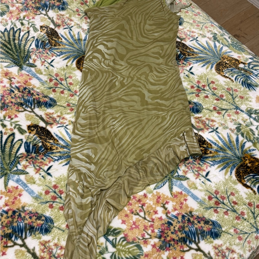 tailored dress for me. It’s very beautiful and quality - Picture 1 of 2